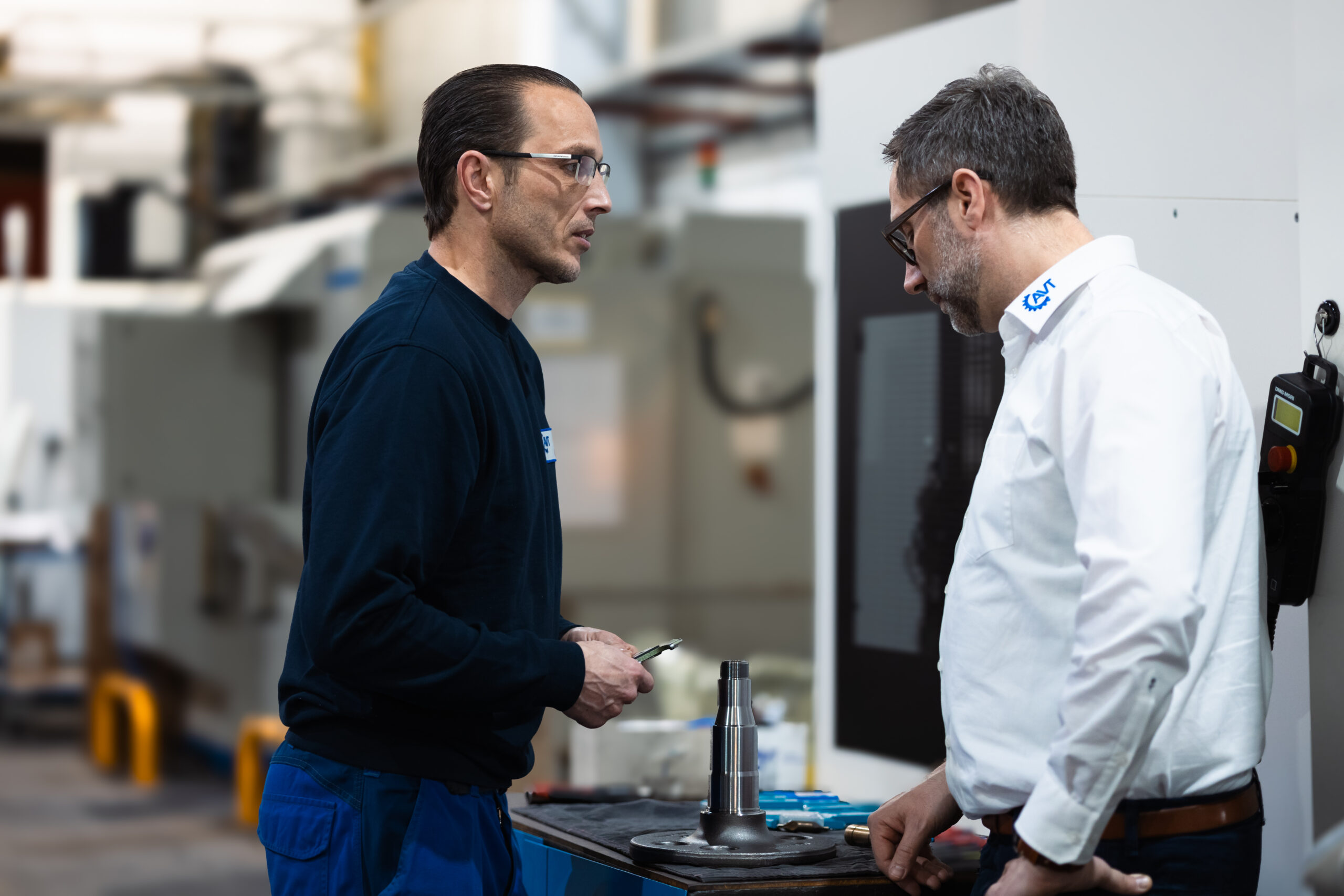 Das Team bei der AVT Arnstadt im Job als Zerspanungsmechaniker und CAM Programmierer