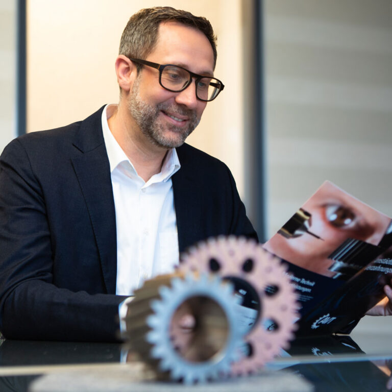 Thomas Wille, Geschäftsführer bei der AVT in Arnstadt berät Sie gerne zu individuellen Getrieben